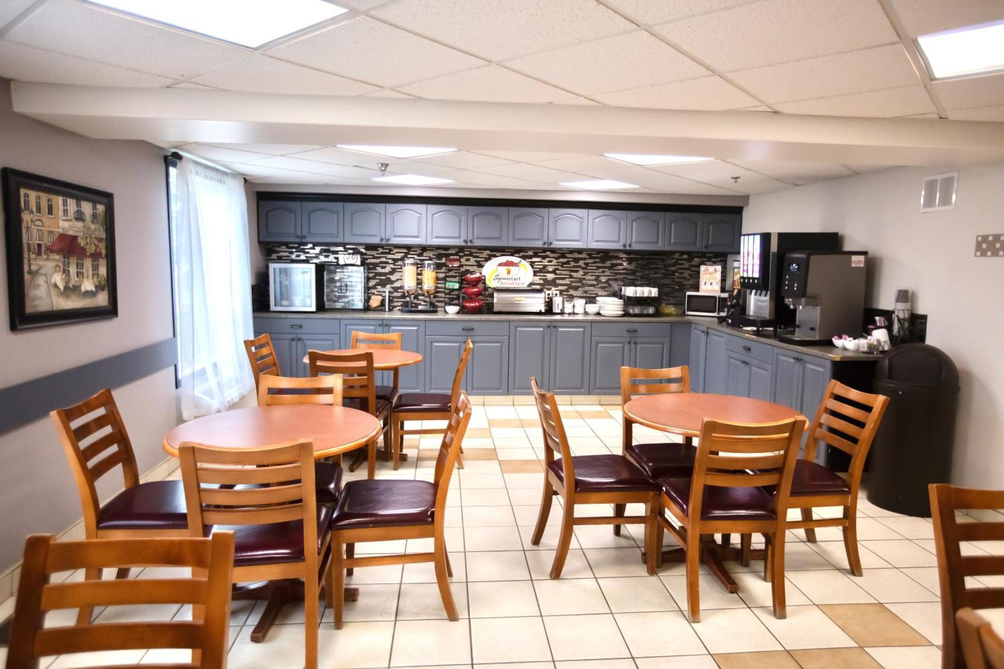 Super 8 By Wyndham Whitecourt Hotel Exterior photo