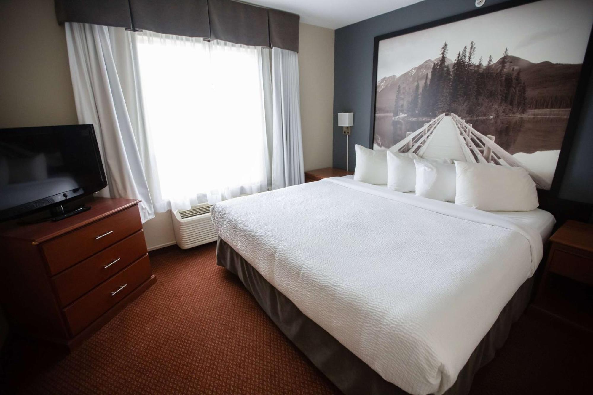 Super 8 By Wyndham Whitecourt Hotel Exterior photo