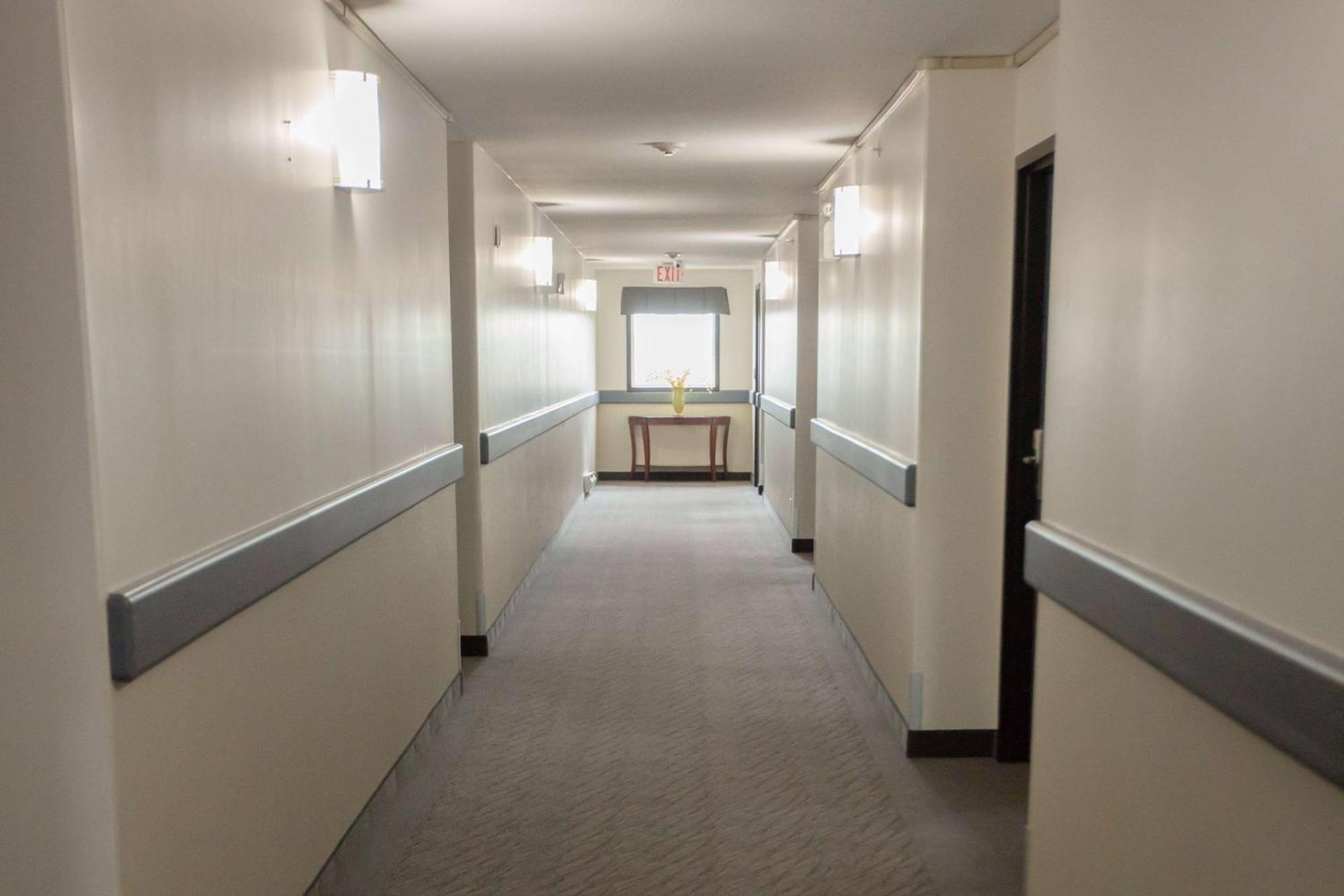 Super 8 By Wyndham Whitecourt Hotel Exterior photo