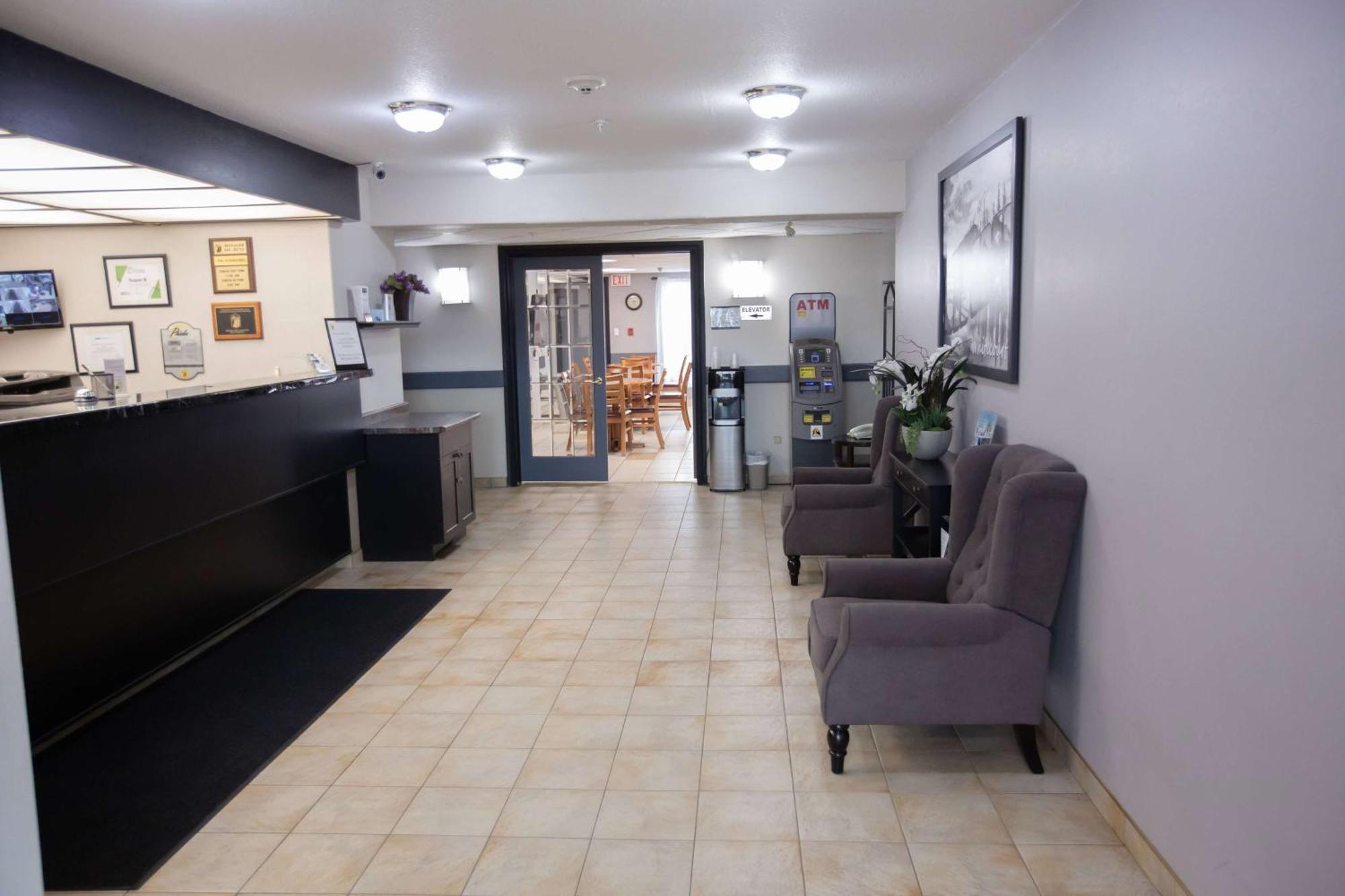 Super 8 By Wyndham Whitecourt Hotel Exterior photo